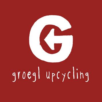 Weißes G-Logo auf rotem Hintergrund, darunter die Schrift groegl upcycling.