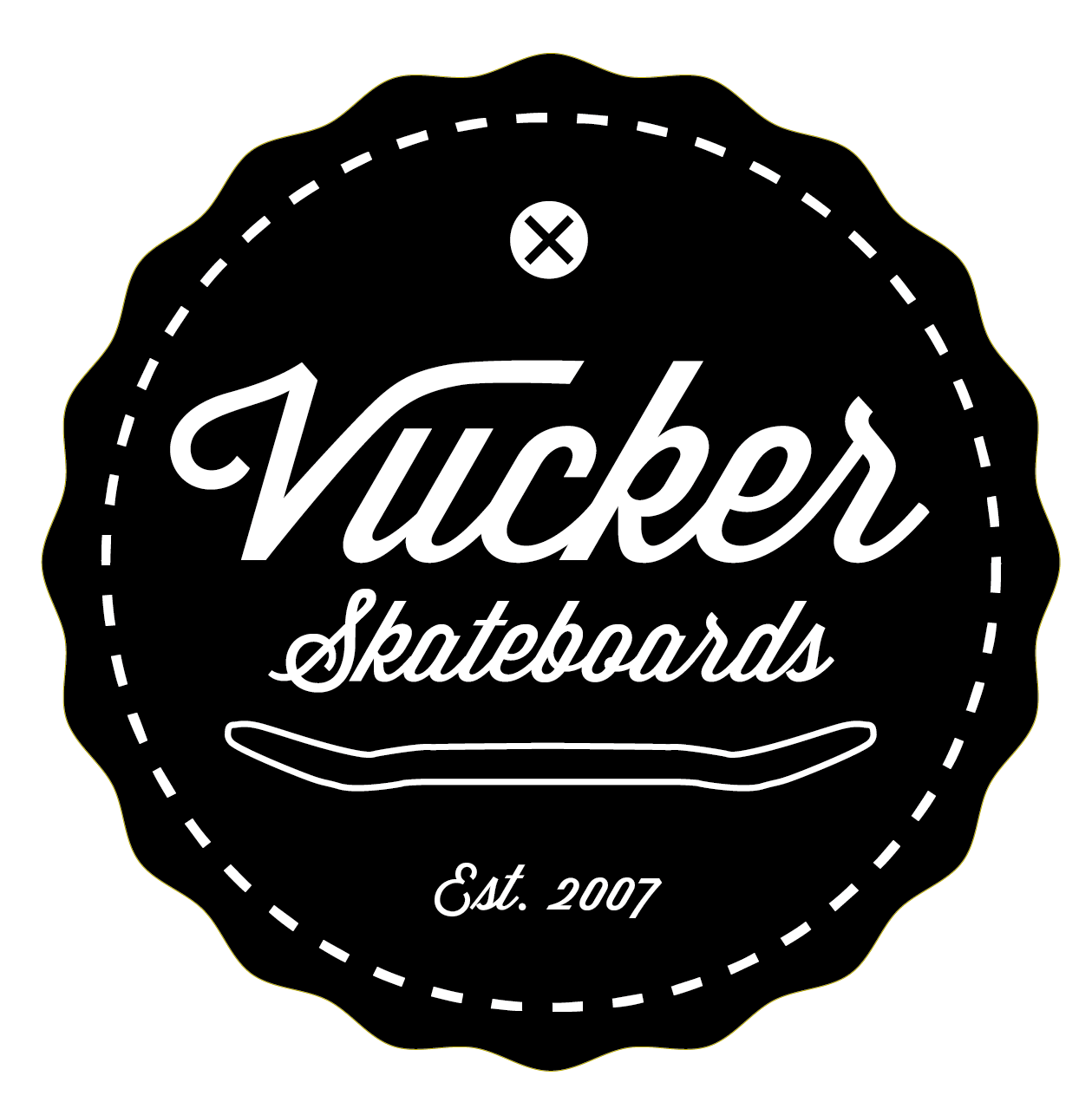 Schwarzes rundes Logo von Vucker Skateboards mit weißer Schrift, gegründet 2007.